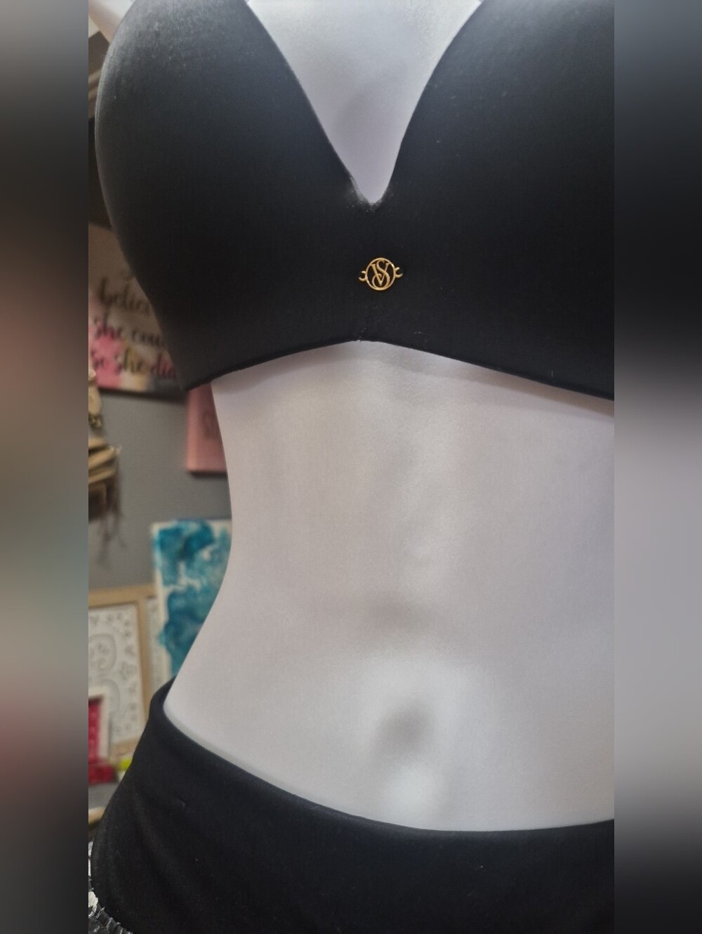 Victoria's Secret Black Seamless T-Shirt Bra with Gold Charm